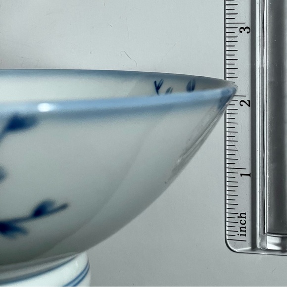 VINTAGE JAPANESE RICE BOWLS / Blue Cherry Blossom Decoration / Chips On Bottom - Picture 11 of 11